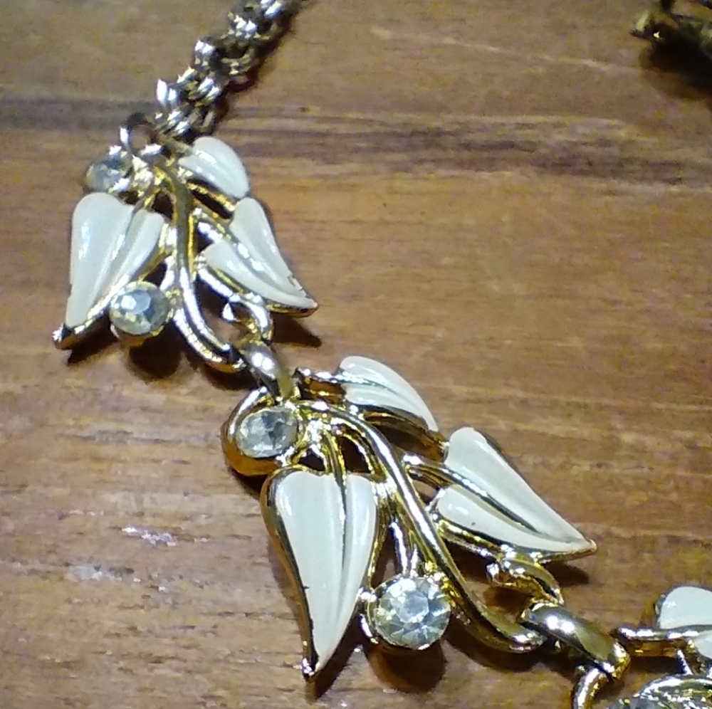 Vintage Gold & White Enamel Choker With Matching Clip-On Earrings, Coro … - Picture 3 of 9